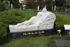 天富娱乐碑雕名人堂 | 阮玲玉纪念碑的石雕艺术