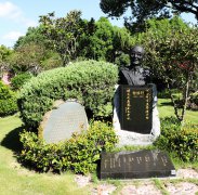 黎焕颐纪念碑：诗魂永驻，岁月铭记