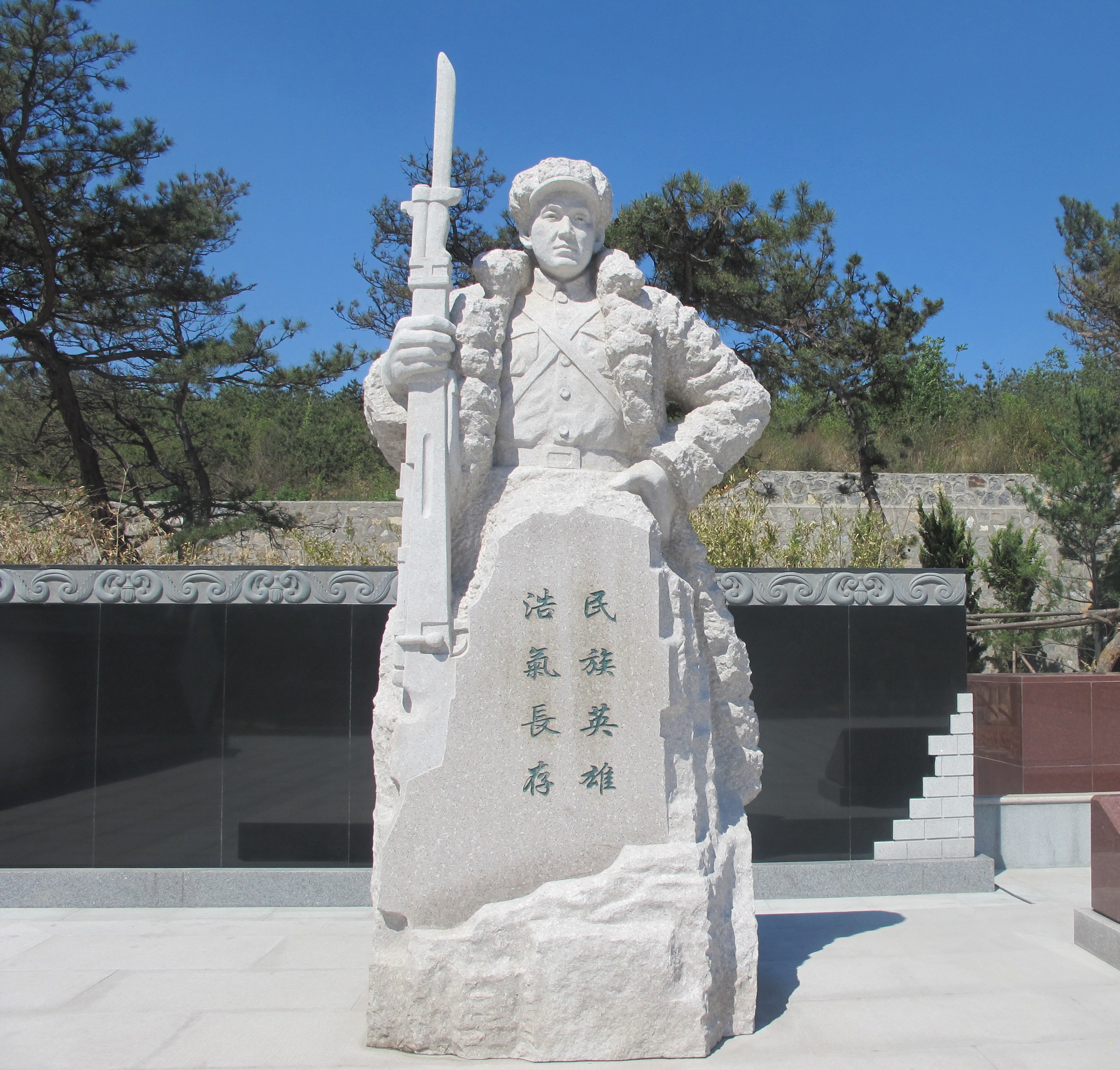 崔建国雕像：红色基因的传承坐标